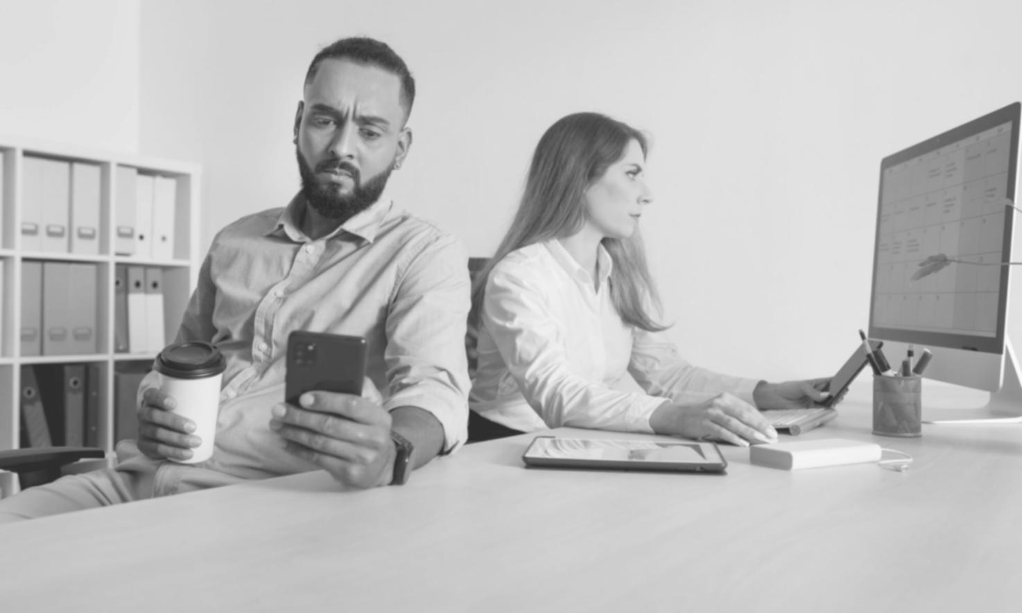 Professionisti di diverse discipline collaborano su un progetto di design terapeutico